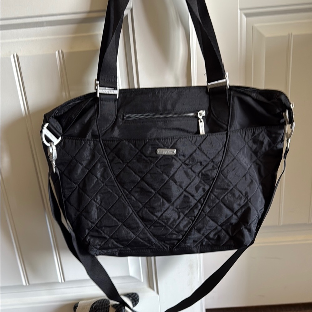 Baggallini Black Quilted Women's Bag